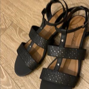 NWOT American Eagle Sandals size 10